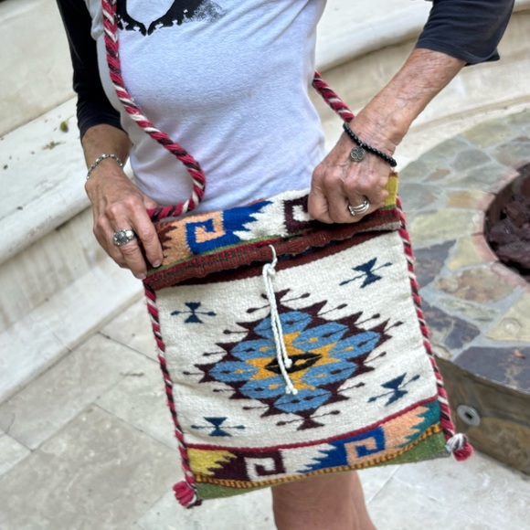 Handwoven Wool Shoulder Bag - Southwest Tribal Design - Picture 4 of 10